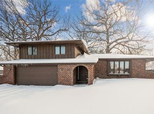 4521 70th St, Urbandale, IA 50322