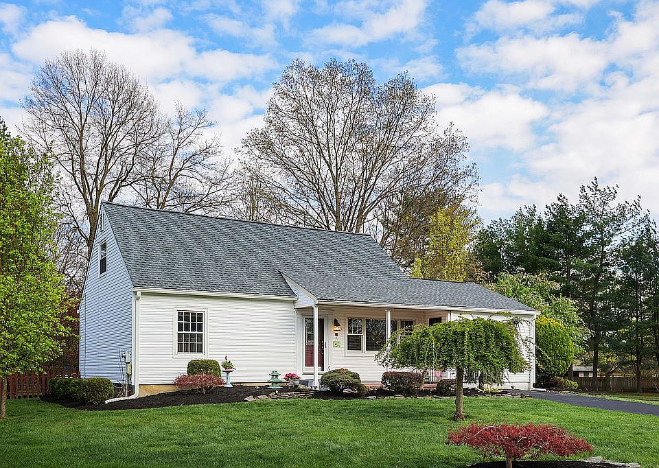 2nd image of 31 Linden Ln