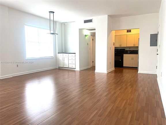 5th image of 1200 Euclid Ave APT 202