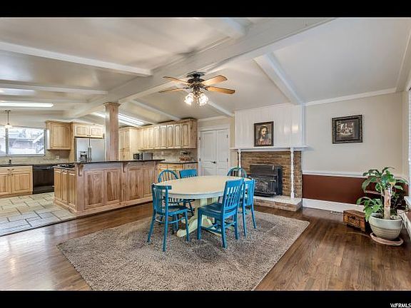 Dining or extra family room area off the kitchen