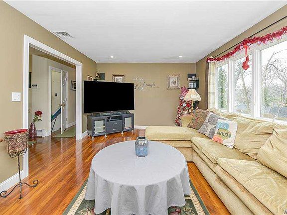 5th image of 16 Soundway Dr
