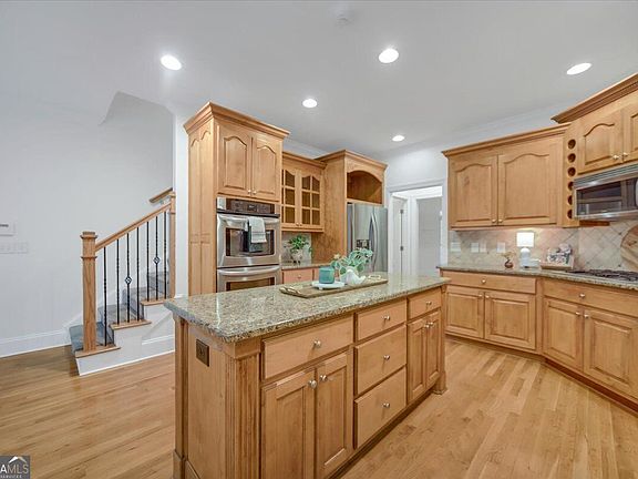 4th image of 778 Arnold Mill Rd