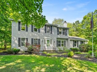27 Park St, Pepperell, MA 01463