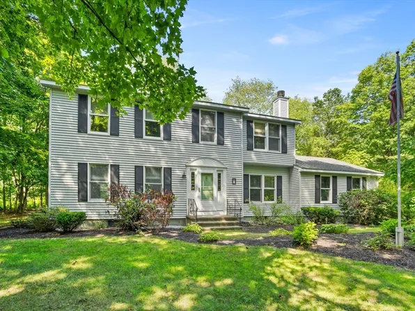 27 Park St, Pepperell, MA 01463
