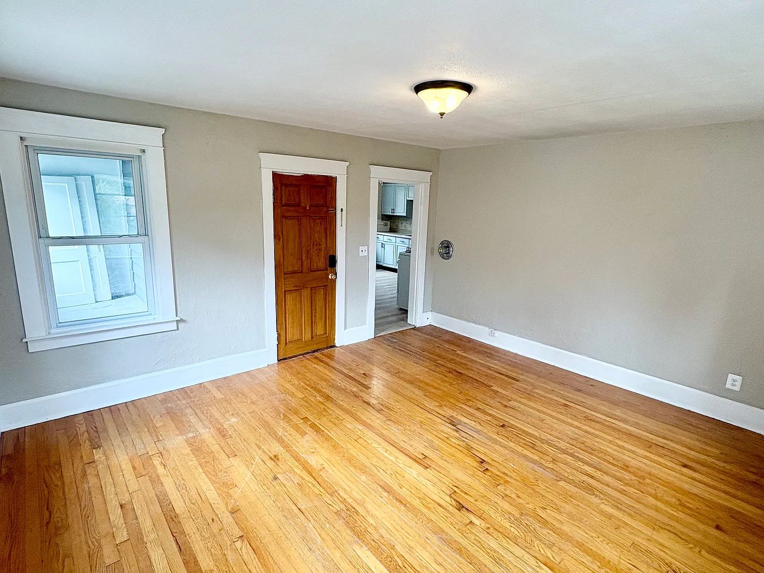 3 bed, 1150 sqft, $2,000 — Photo 3