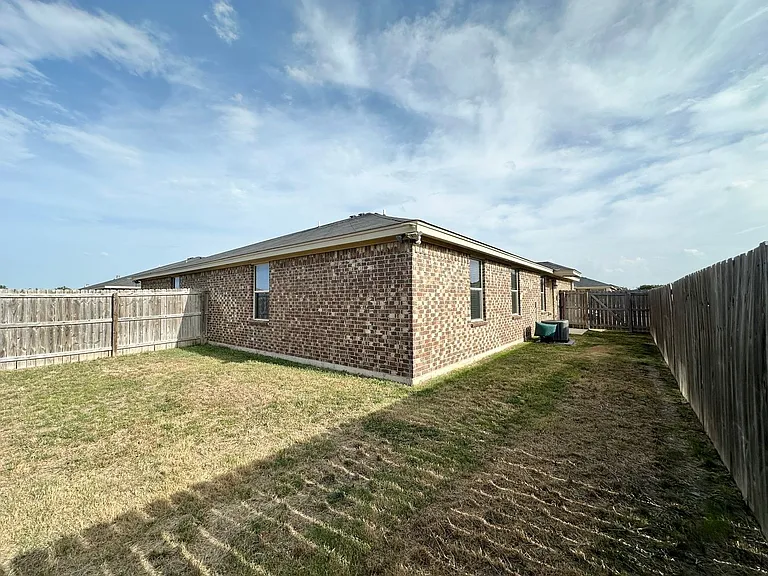1301 Vanguard Ln — Photo 22