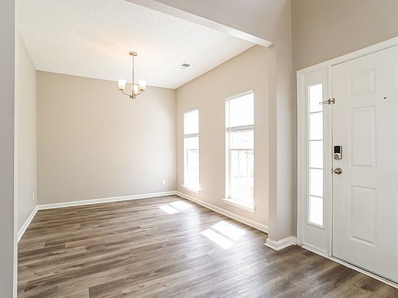 4th image of 226 Everett Park Dr