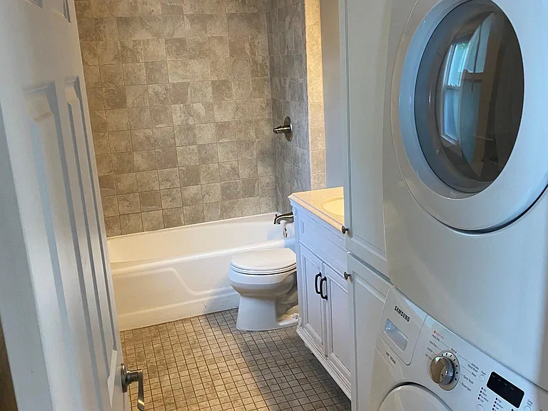 1517 2nd St NE #1 — Photo 6