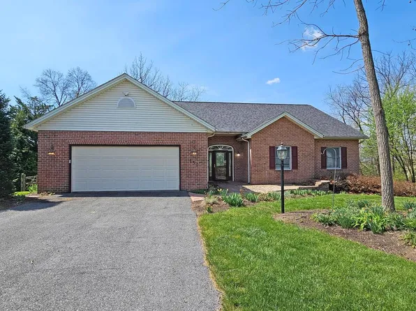 132 Buckingham Dr, Chambersburg, PA 17201