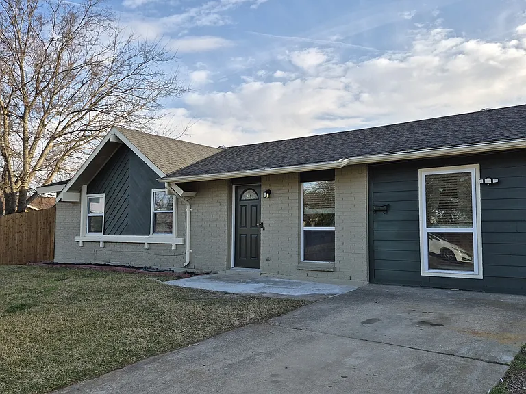 Hillwood Dr — Photo 35