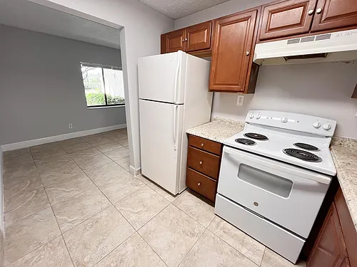 1106 Meadows Cir Photo 1