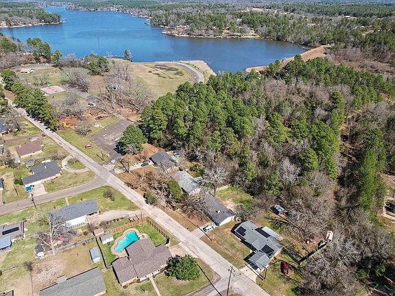 3rd image of 1304 W Lake Dr