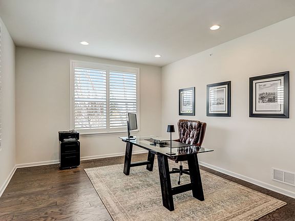 5th image of 725 Insull Dr