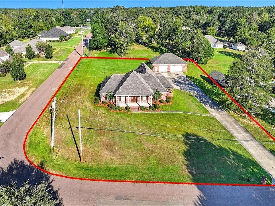 1st image of 1015 Longwood Pl