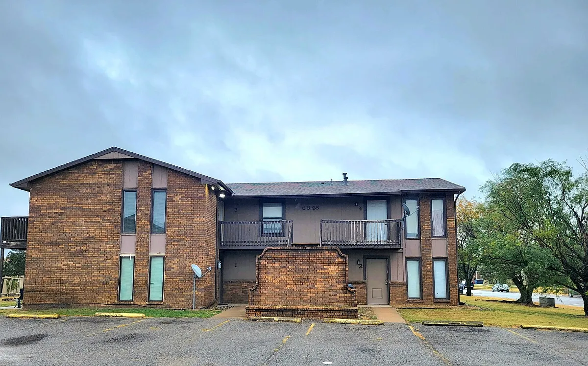Building Photo - 6832 W Par Ln #3