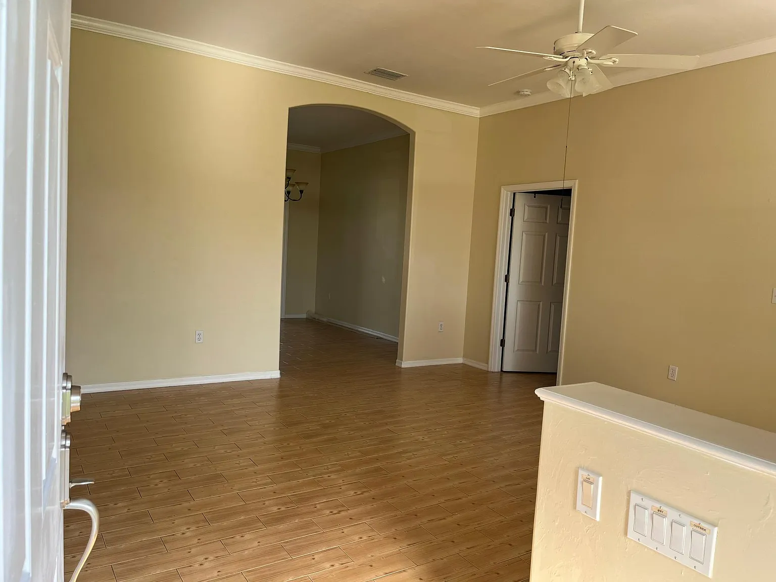 3 bed, 2126 sqft, $2,100 — Photo 4