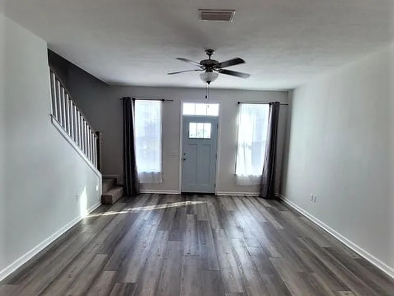 5817 Jasmine Ct — Photo 3