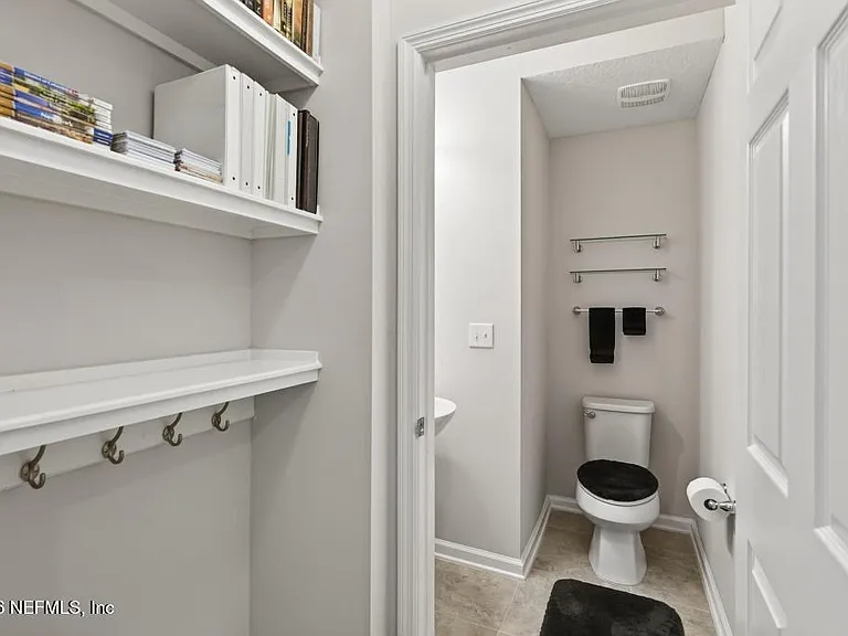 381 Richmond Dr — Photo 14
