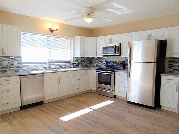 Gorgeous Kitchen with NEW Frigidaire Appliances