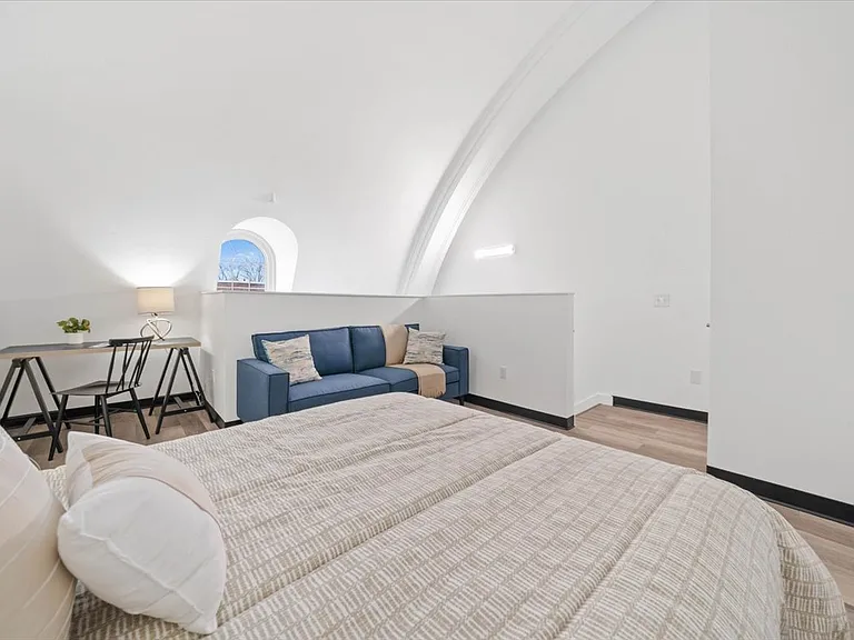 401 Olo Street - Former Church Parish Converted In Luxury Apartments! — Photo 16
