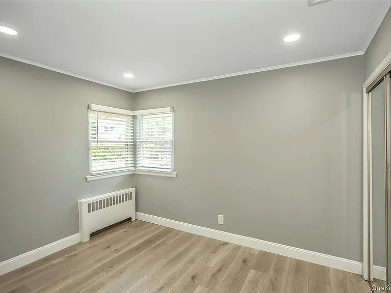 83 Knickerbocker Rd N — Photo 13