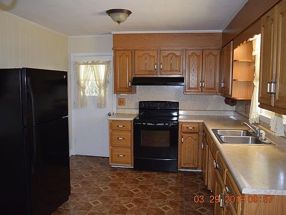 3rd image of 389 Lakeside Dr