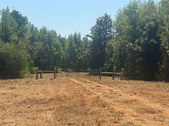 3rd image of 279 Farris Loop