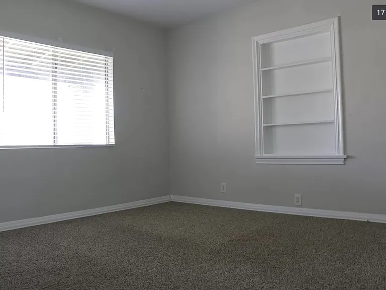 1031 Campus Ave #E — Photo 4