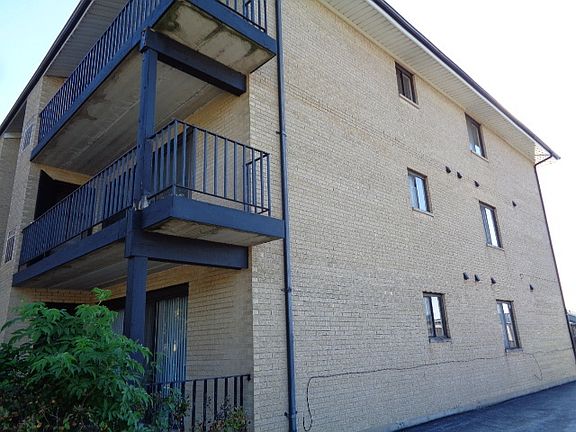 2nd image of 19502 Lake Shore Dr APT 2N