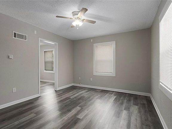 3rd image of 2121/2123 Askew Ave