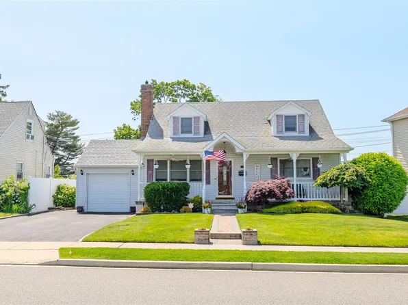 4 Underhill Avenue, Syosset, NY 11791