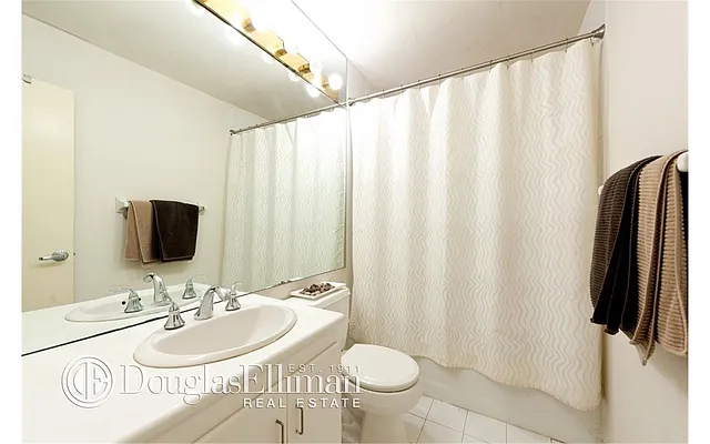 Rented by Douglas Elliman | media 17