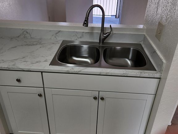 4th image of 1319 Acacia Ave APT 15