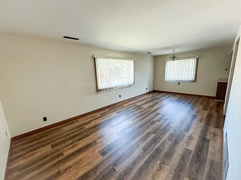 105 E Grand Ave #2 — Photo 5