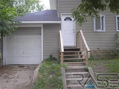 2nd image of 1020 W 11th St