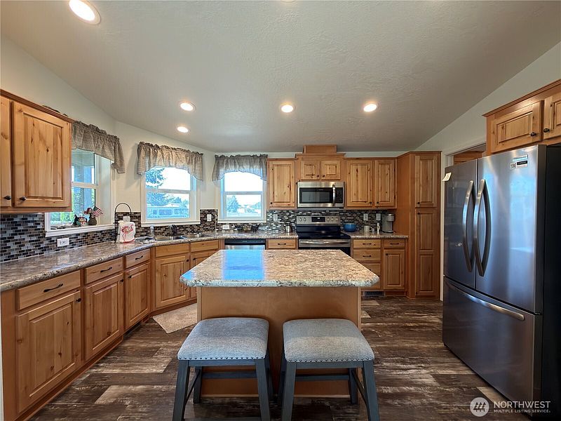 5th image of 160 Sea Lawn Drive