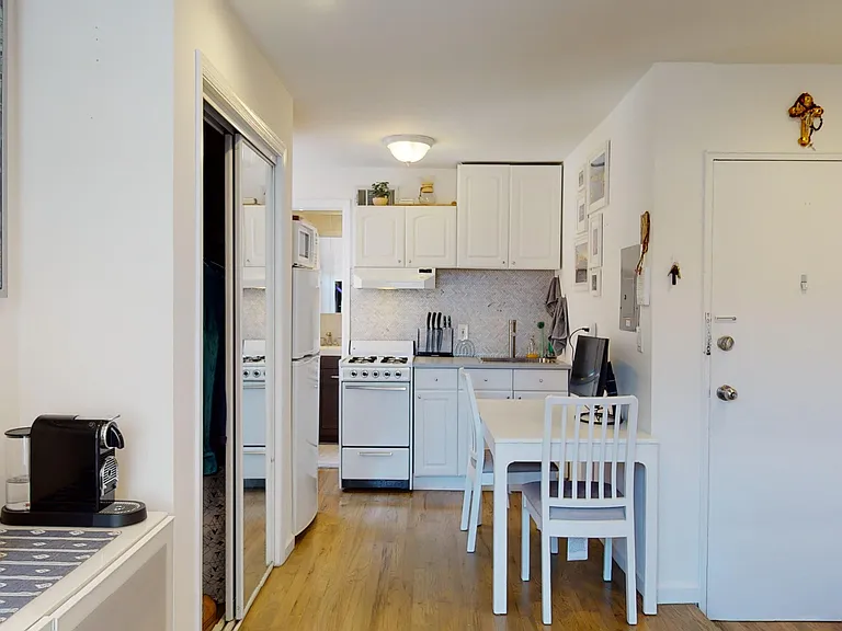 253 3rd St #2B — Photo 4