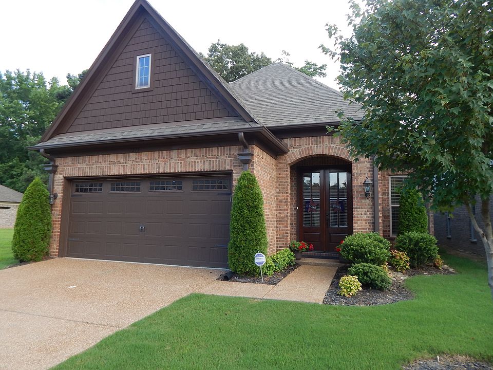 PRIVATE GATED COMMUNITY!