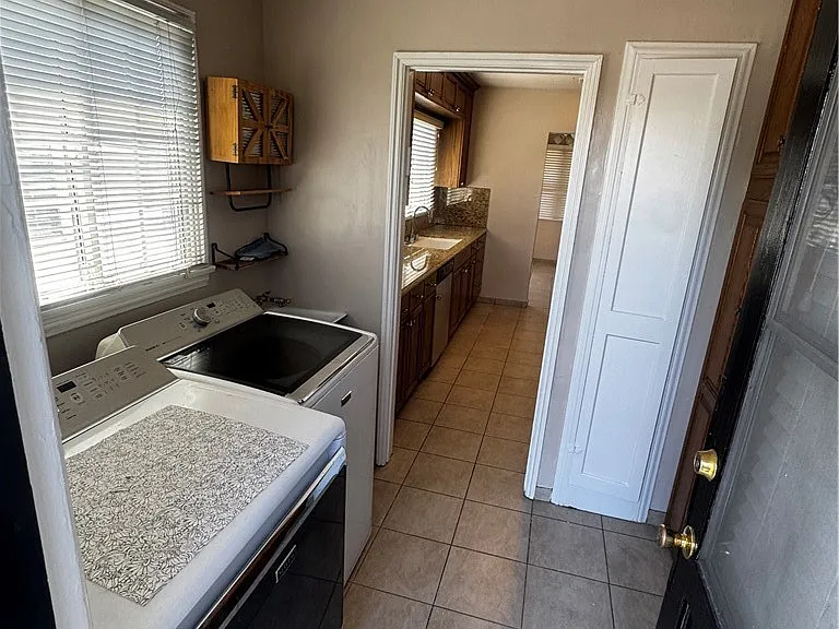 1642 S Bedford St — Photo 24