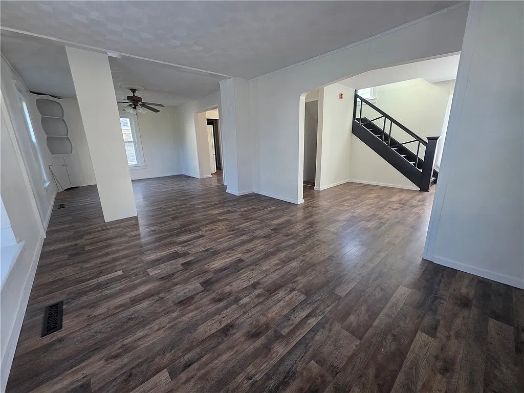 3 bed, 1.0 bath, 1400 sqft, $2,200 — Photo 4