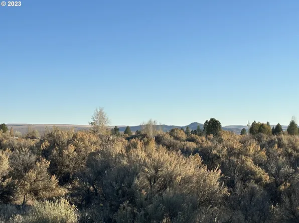 Glitter Ln #6800, Christmas Valley, OR 97641