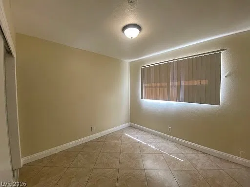 2 bed, 1.0 bath, 2924 sqft, $925 — Photo 3