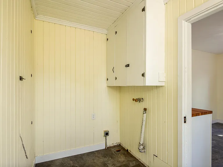 335 NE Kearney Ave — Photo 13