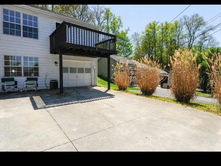 706 Shadywood Ln — Photo 1