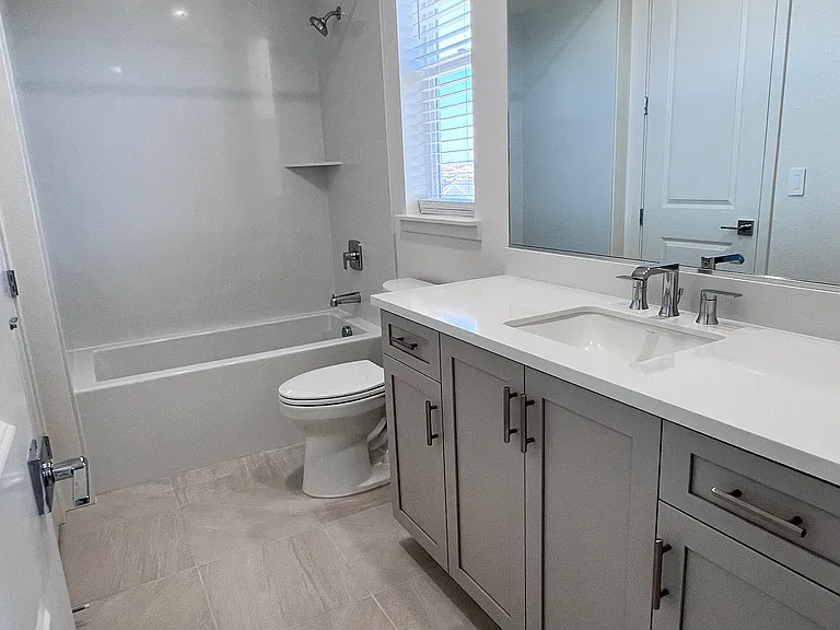 1707 Central Pkwy — Photo 14