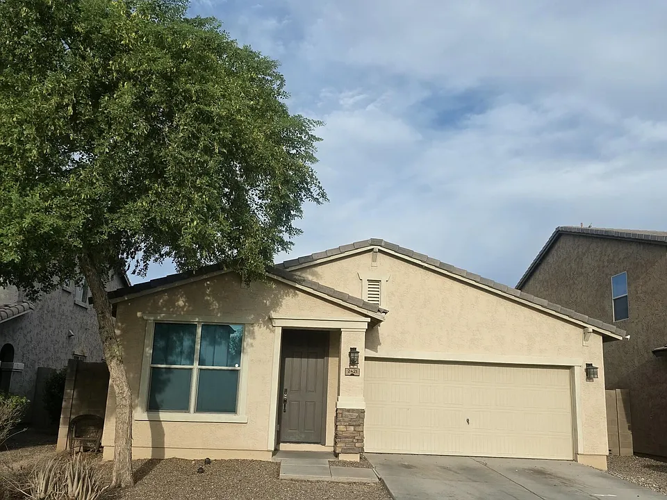 2421 S 103rd Dr