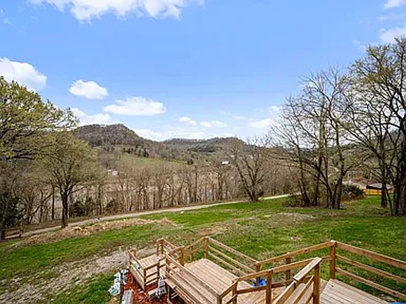 5th image of 18 Lakeshore Cir