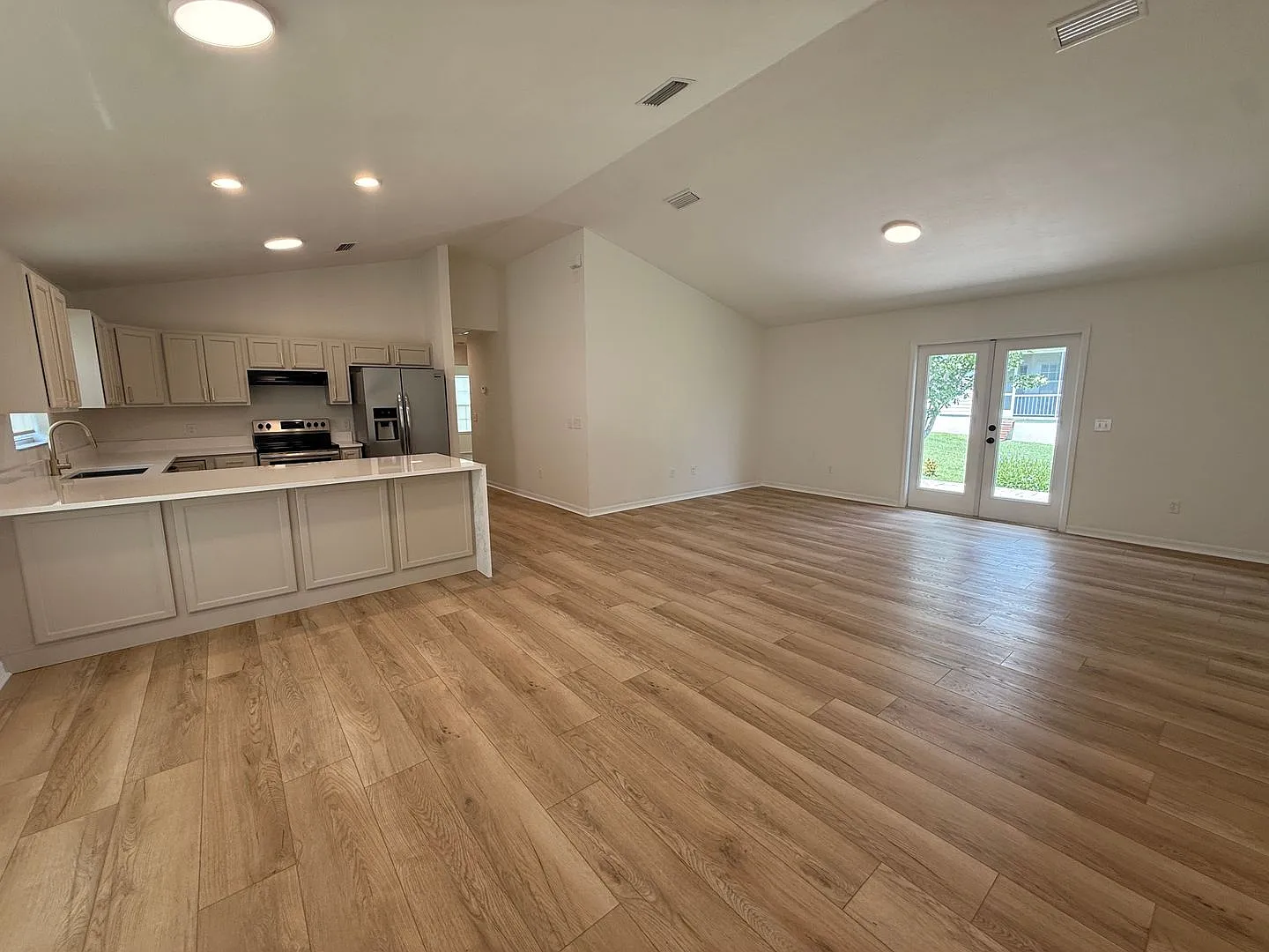 Beautifully Updated Wellington Place Home! — Photo 4