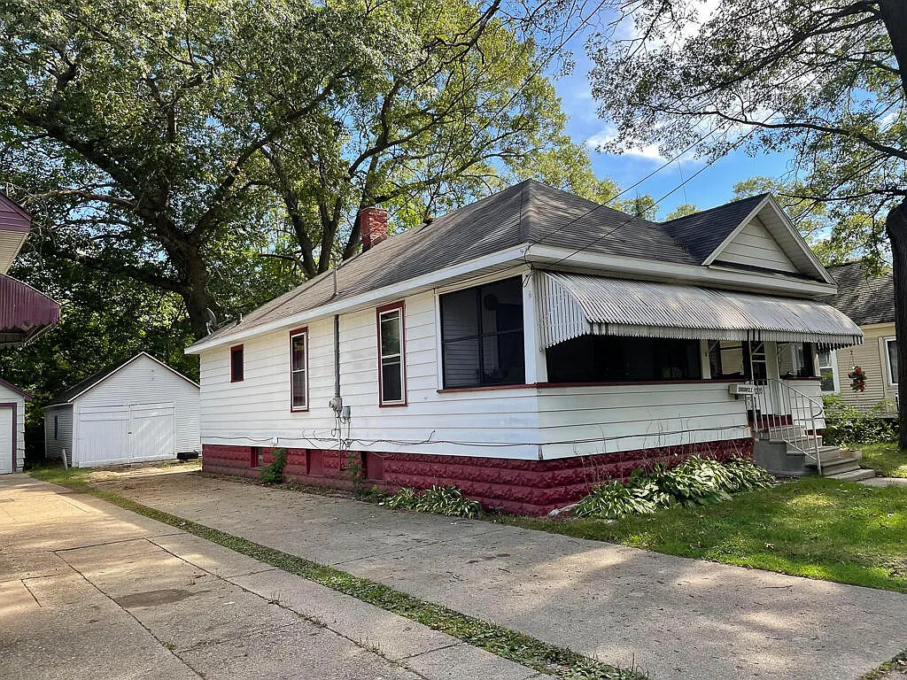 3220 6th St photo 1