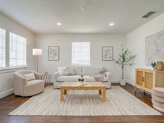 3rd image of 4413 Wellesley Ave